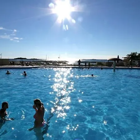 מלון Bellevue Plava Laguna 4*